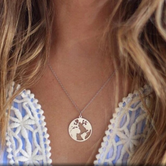 Jewelry - Silver Color Globe Chocker Necklace